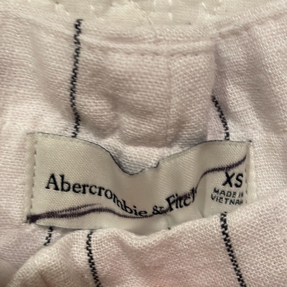 NWT Abercrombie & Fitch Linen/Viscose Shorts in Size XS - Picture 2 of 7